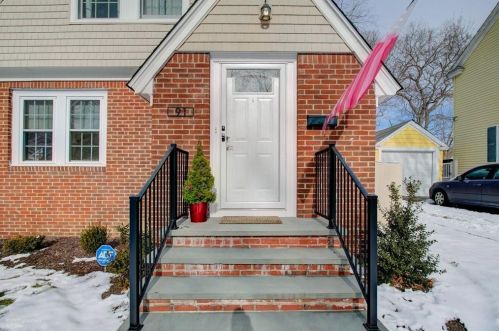 91 Abbey Ave, Warwick, RI 02888-3708