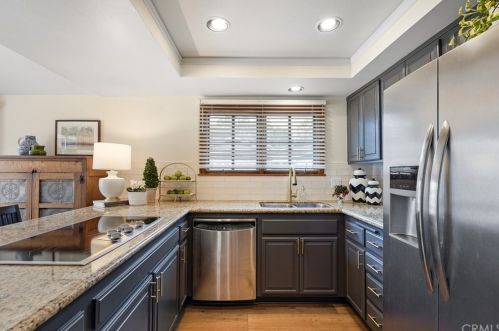 8 Dover Pl, Manhattan Beach, CA 90266-7228