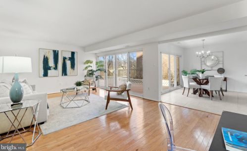 11458 Links Dr, Herndon, VA 20190-4813