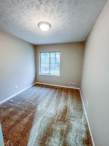 3267 Creekwood Dr, Rex GA 30273-2117 exterior