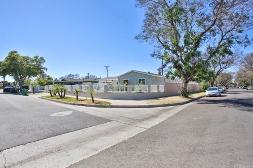 2007 Dahl Ln, Santa Ana, CA 92704-3218