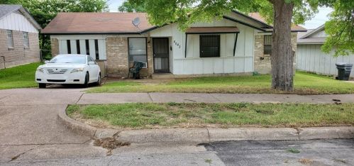 4043 Happy Canyon Dr, Dallas, TX 75241-5234