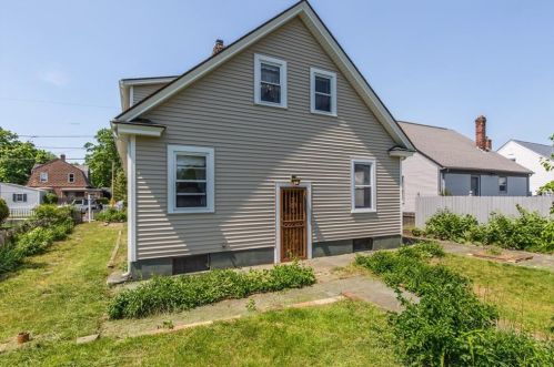 68 Grace Ave, Warwick, RI 02889-2633