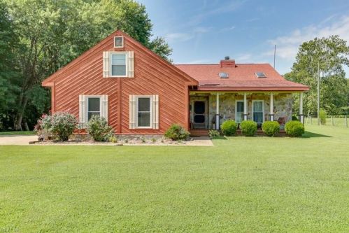 7412 Moonlight Rd, Smithfield, VA 23430-5206