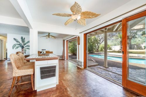 6815 Niumalu Loop, Honolulu HI  96825-1639 exterior