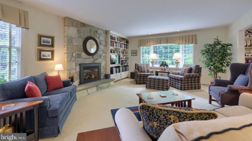 142 Bentley Ln, Lancaster PA  17603-6204 exterior