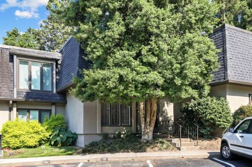 15 Ivy Gates, Atlanta, GA 30342-4222