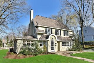 573 Hillcrest Rd, Ridgewood, NJ 07450-1524
