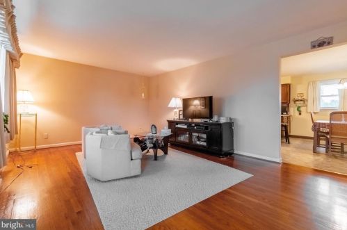 1989 Worth St, York, PA 17404-5230