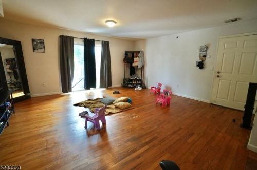 66 Montclair Ave, Newark NJ  07104-5050 exterior