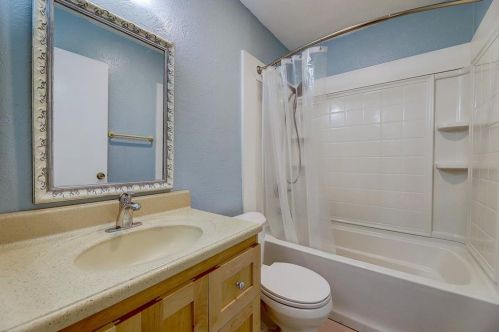 2007 Cedarwood Dr, Carrollton TX 75007-5406 exterior