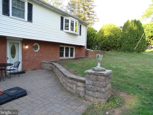 1791 Emerald Ave, York, PA 17408-4405