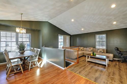 38 Redwing St, Providence, RI 02907-1763