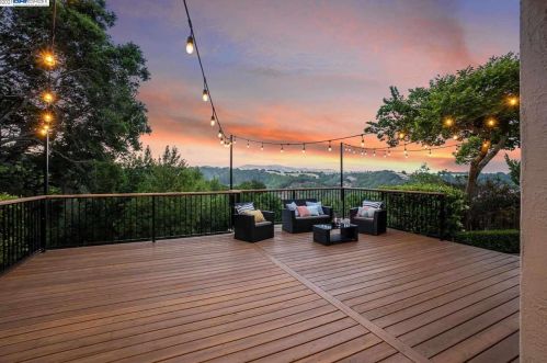 16976 Columbia Dr, Hayward, CA 94552-1611
