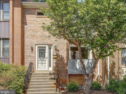 5041 Cliffhaven Dr, Annandale, VA 22003-4346