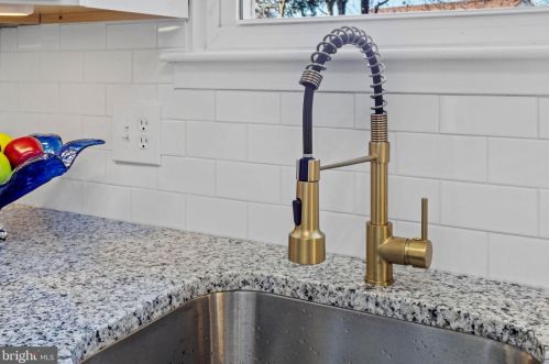 8335 Collins Ave, Camden NJ  08109-3568 exterior