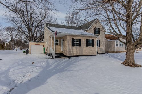 202 4th St, Wyanet, IL 61379-9775