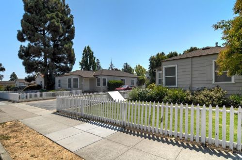 940 Laurel St, San Carlos, CA 94070-3917
