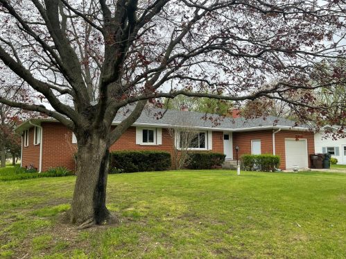 1599 Quail Dr, Saint Anne, IL 60964-4470