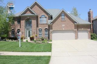 2215 Glouceston Ln, Naperville, IL 60564-8475