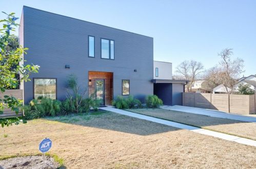 907 Barton Skwy, Austin TX  78704-4702 exterior