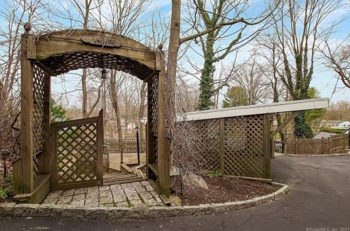 26 Heritage Hill Rd, Norwalk, CT 06851-1712