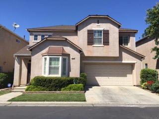 713 Fontaine Ln, Clovis, CA 93619-9145