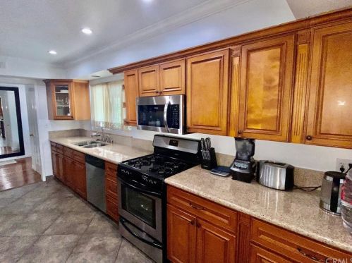 1102 Riviera Dr, Santa Ana, CA 92706-1532