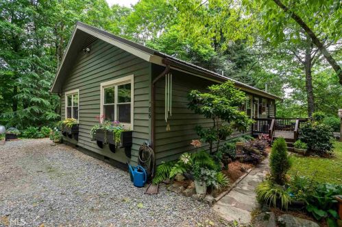 86 Oak Leaf Ln, Ellijay, GA 30540-1161