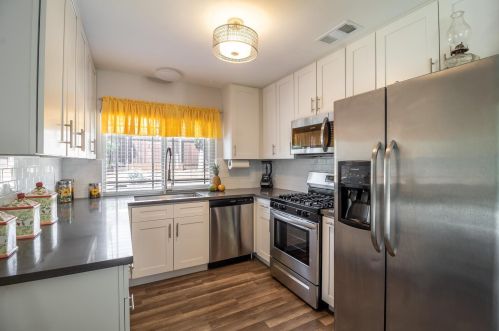 6875 Crest Ave, Riverside CA  92503-1162 exterior