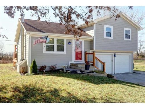 17890 Taylor Dr, Olathe, KS 66062-9205