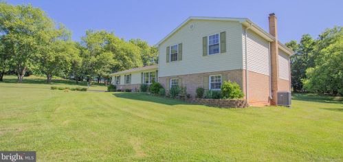 856 Oregon Trl, Harpers Ferry, WV 25425-3149