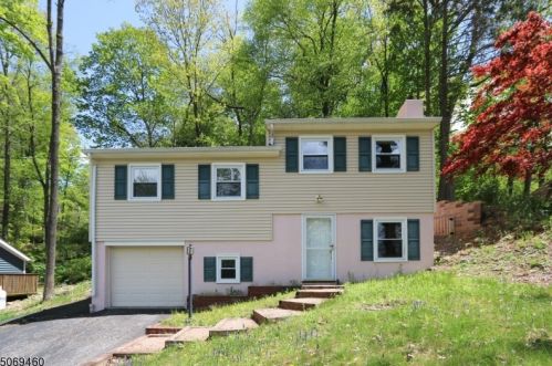8 Log Cabin Ter, Sparta, NJ 07871-2112
