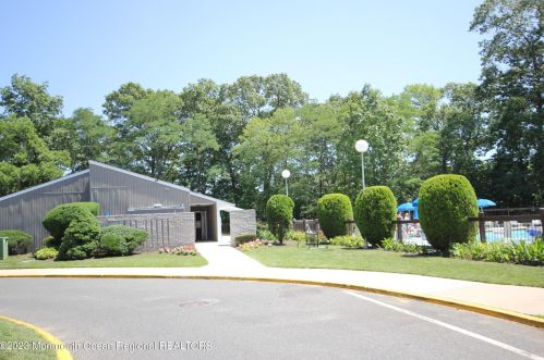 29 Manchester Ct, Tinton Falls NJ 07701-5490 exterior