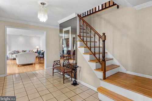 13 Hardley Dr, East Windsor, NJ 08512-2703