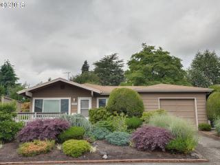 7837 Harrison St, Portland, OR 97215-4131