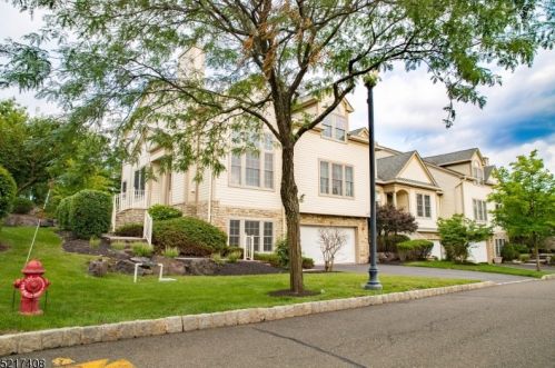 19 Skyview Dr, Paterson NJ  07508-3142 exterior