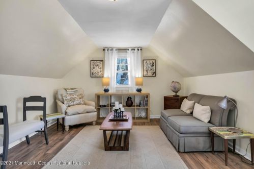 4 Marvin Rd, Middletown NJ 07748-2814 exterior