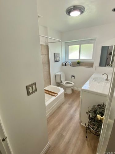 1102 Riviera Dr, Santa Ana CA 92706-1543 exterior