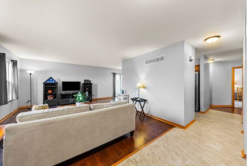 2306 Willow Lakes Dr, Plainfield, IL 60586-6259