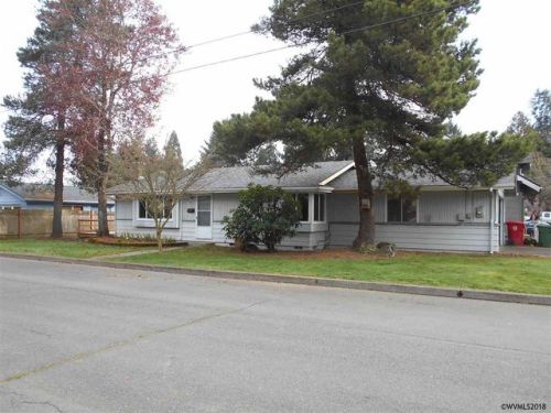 721 Hicks St, Silverton, OR 97381-2323