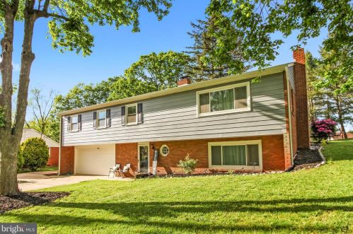 1781 Emerald Ave, York, PA 17408-4405