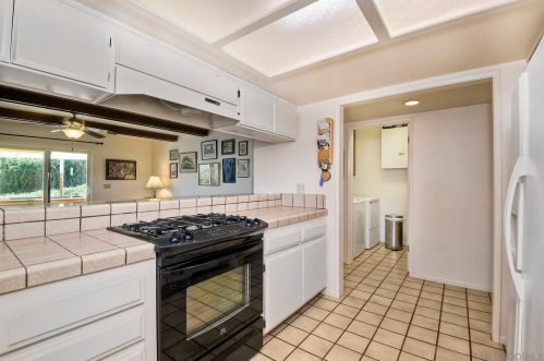 616 Estrelita Dr, Vista CA  92084-7926 exterior