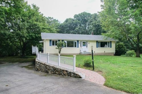 18 Rozum Cir, Waterbury, CT 06712-1123