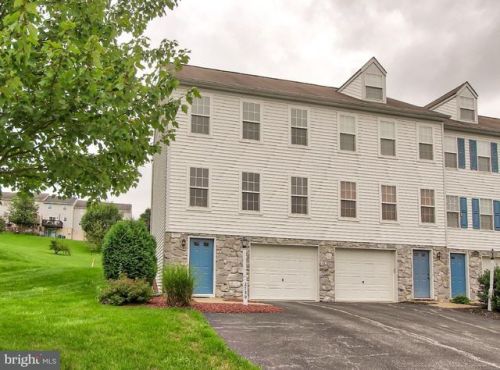 2730 Woodmont Dr, York, PA 17404-7826