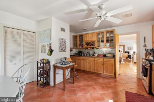 151 Gravers Ln, Philadelphia PA 19118-2806 exterior