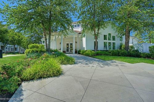 7 Center St, Tinton Falls NJ 07712-3803 exterior