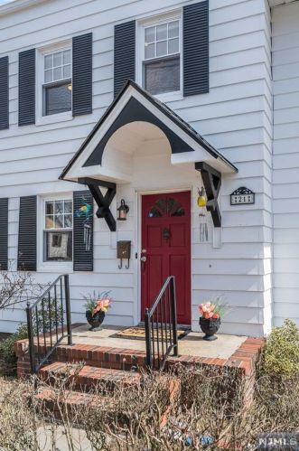 19 Oak St, Bloomfield, NJ 07003-3511