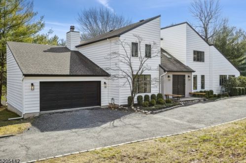 1 Howell Dr, Town Center, NJ 07052-2248