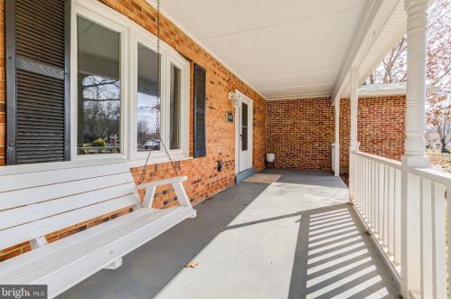 4096 Tarpon Ln, Woodbridge, VA 22193-2338